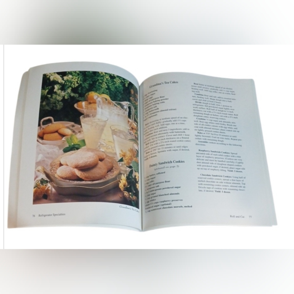 ⚕️Southern Living All-Time Favorite Cookie Recipes - Colorful Edition - Picture 3 of 4